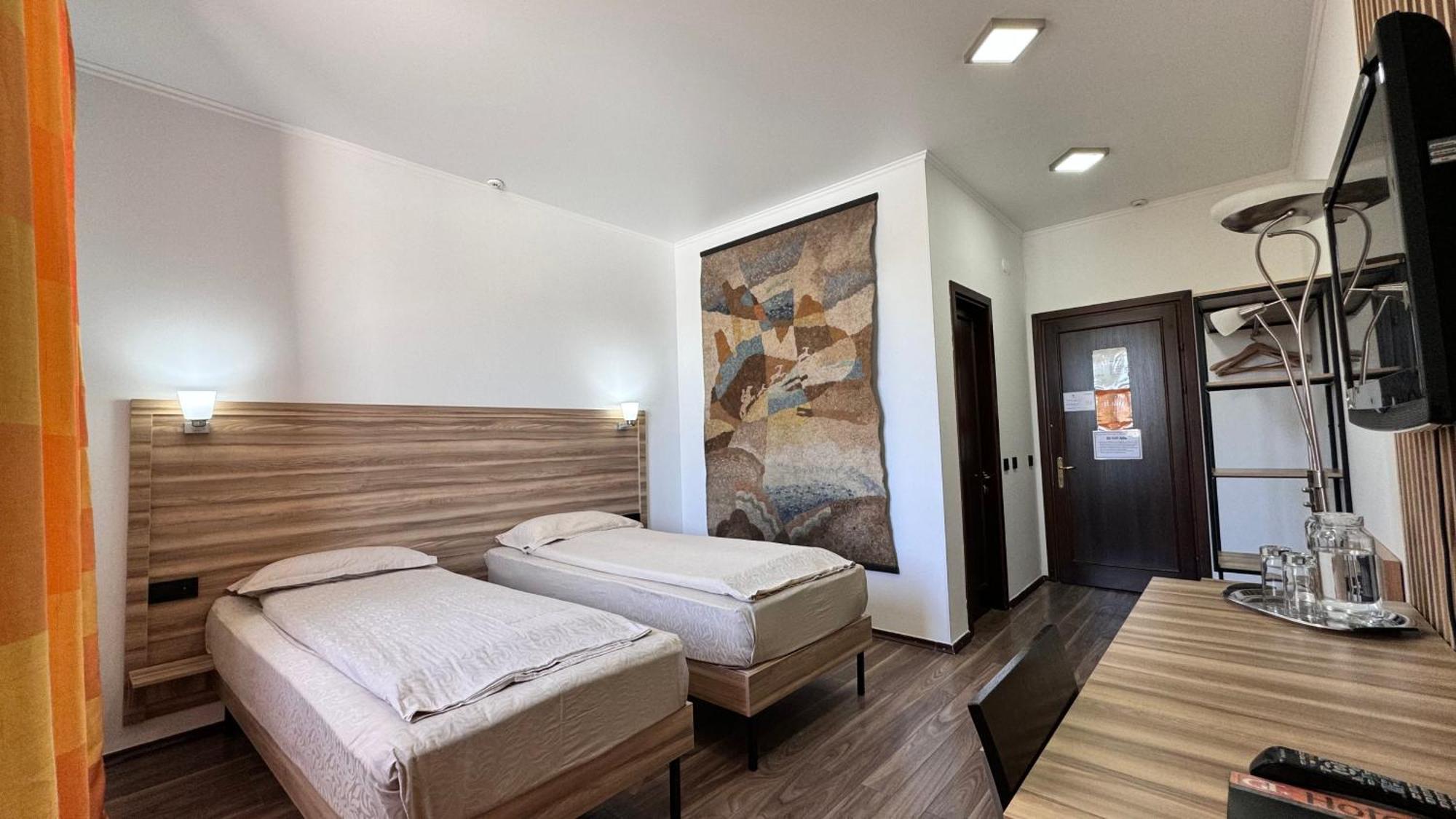 Amir Hotel 卡拉科尔 外观 照片